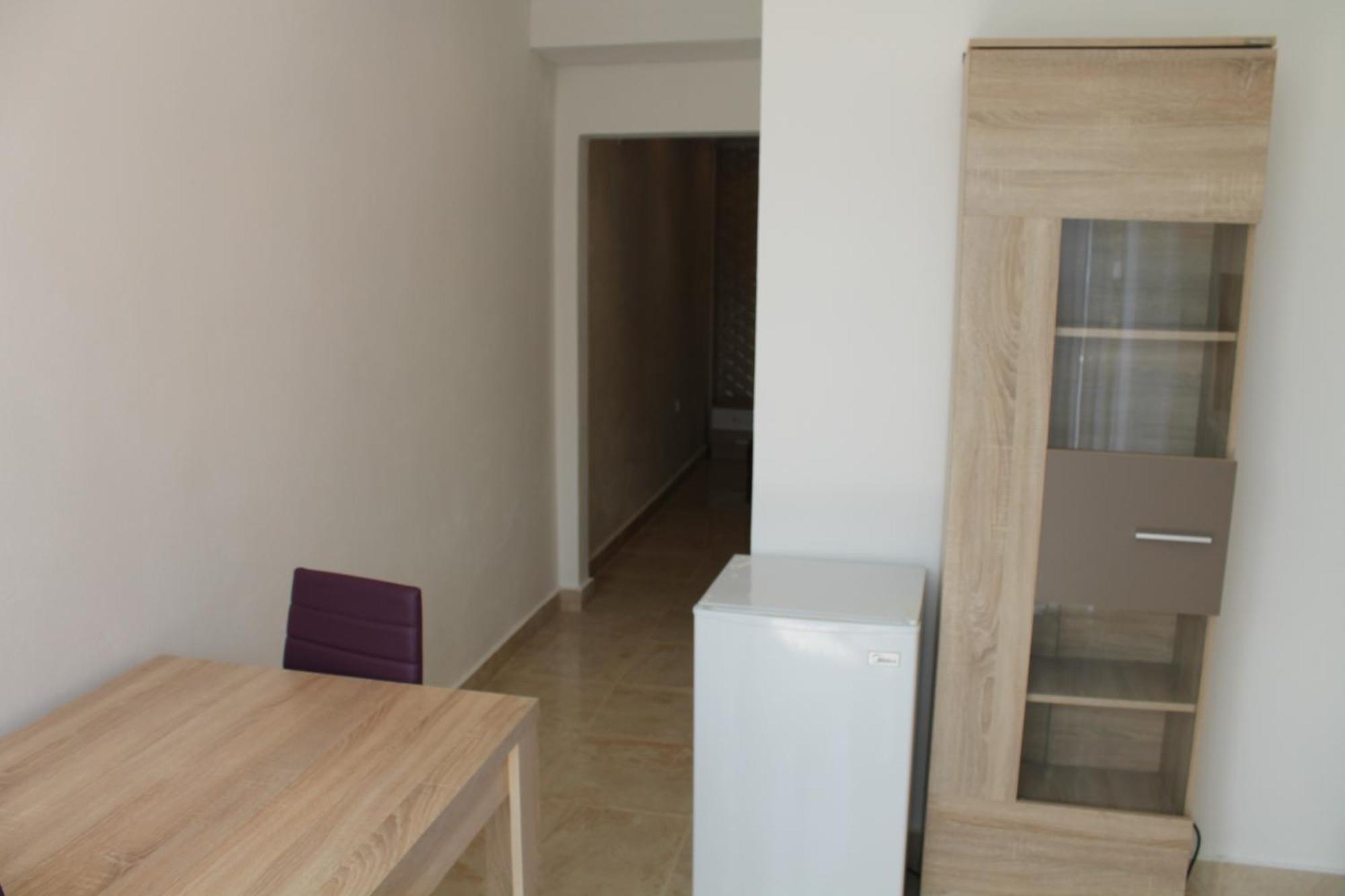 Rooms And Apartments Milana بار الغرفة الصورة